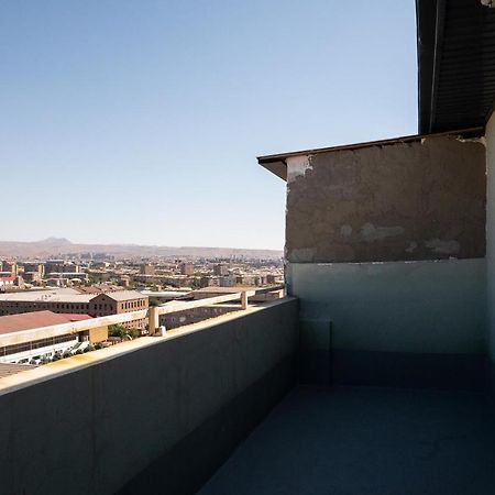 Bright Apartment On 13Th Floor Yerevan Bagian luar foto