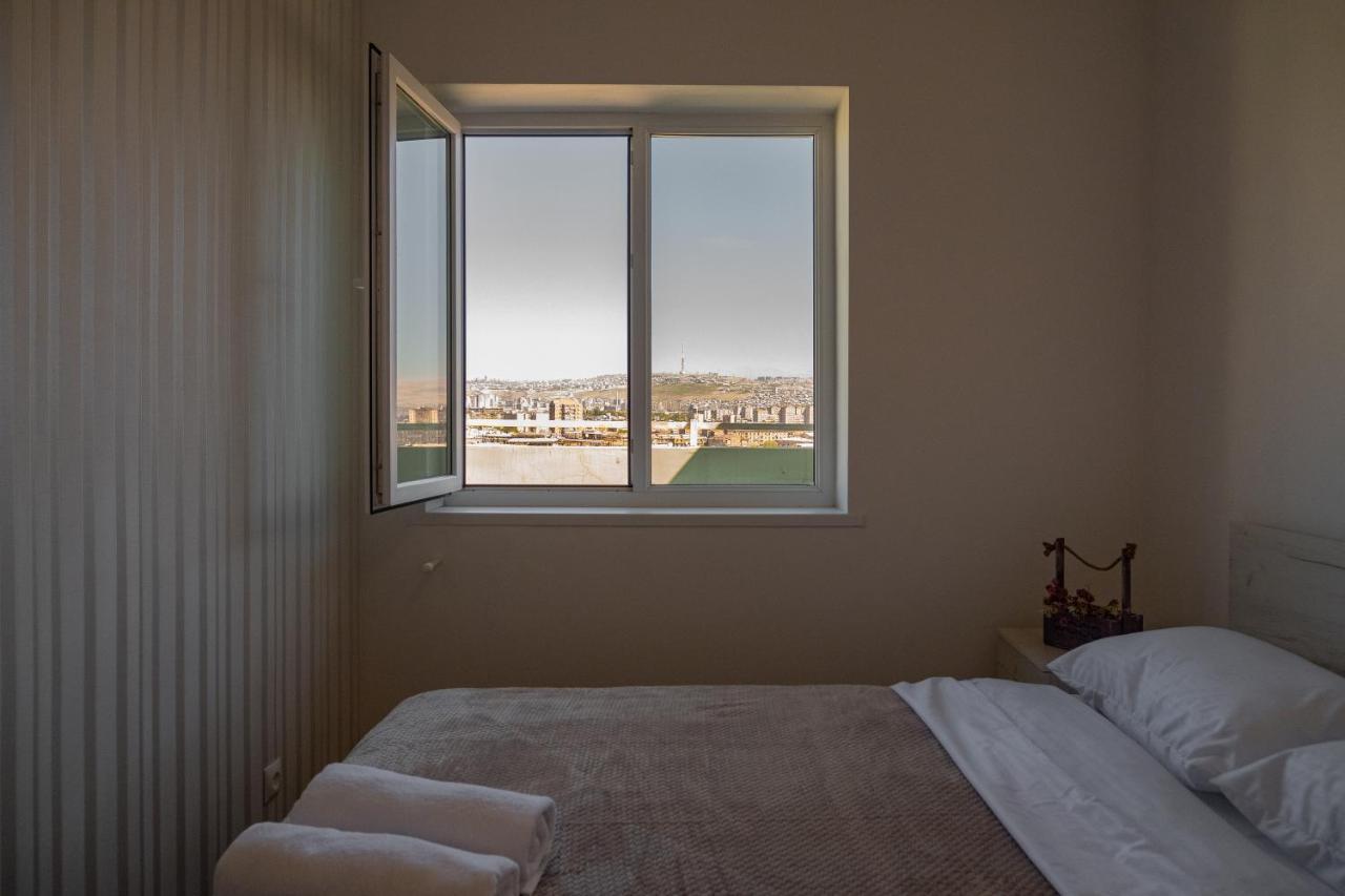 Bright Apartment On 13Th Floor Yerevan Bagian luar foto