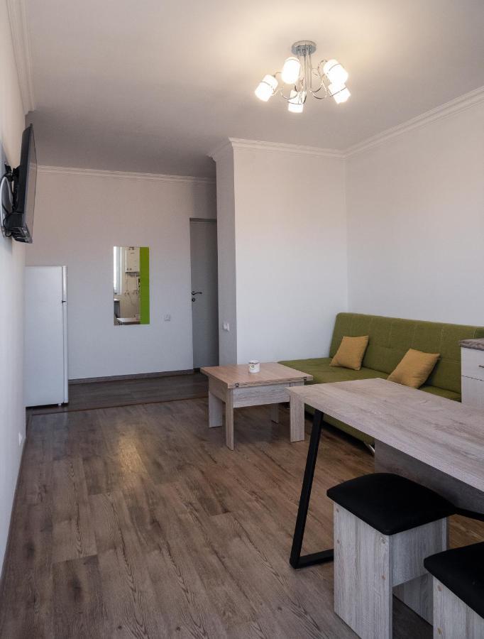 Bright Apartment On 13Th Floor Yerevan Bagian luar foto